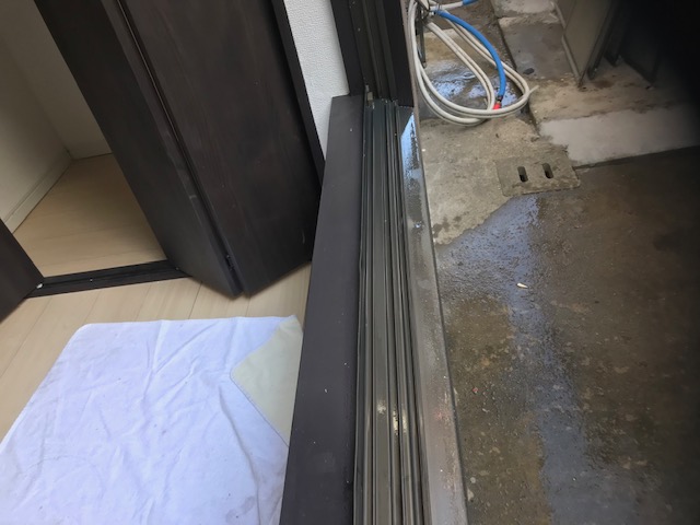 窓のレールの部分の掃除